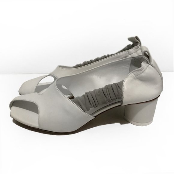 GRAY MATTERS off white cut out square toe sandals - Picture 1 of 6